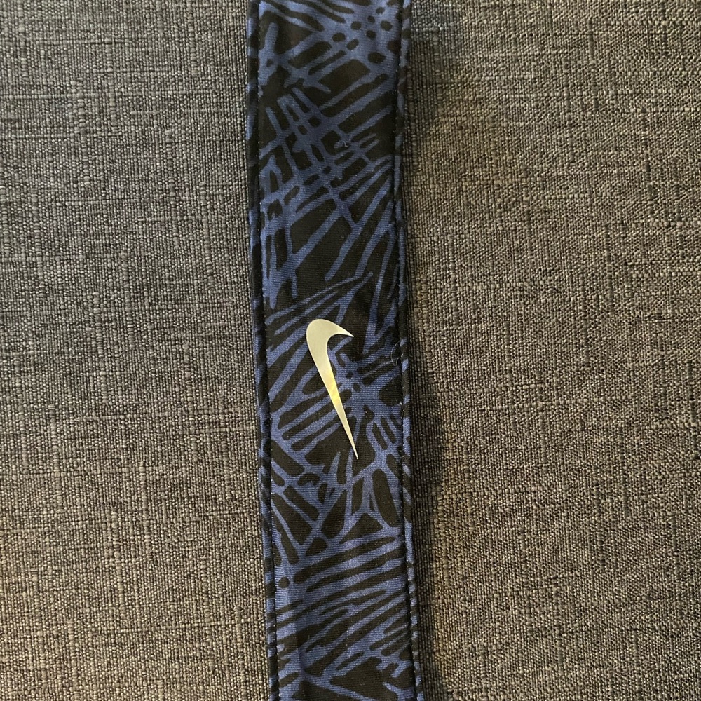 Like new black Nike headband!